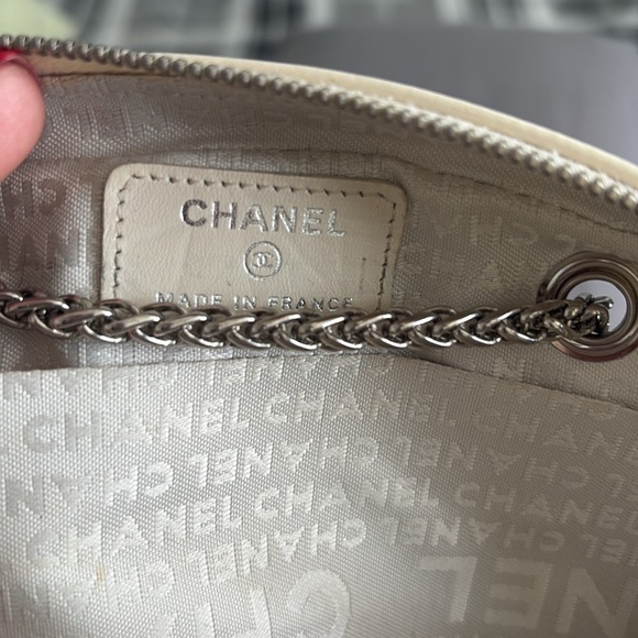 Chanel Cream Quilted Leather Cosmetic Bag - Picture 5 of 10